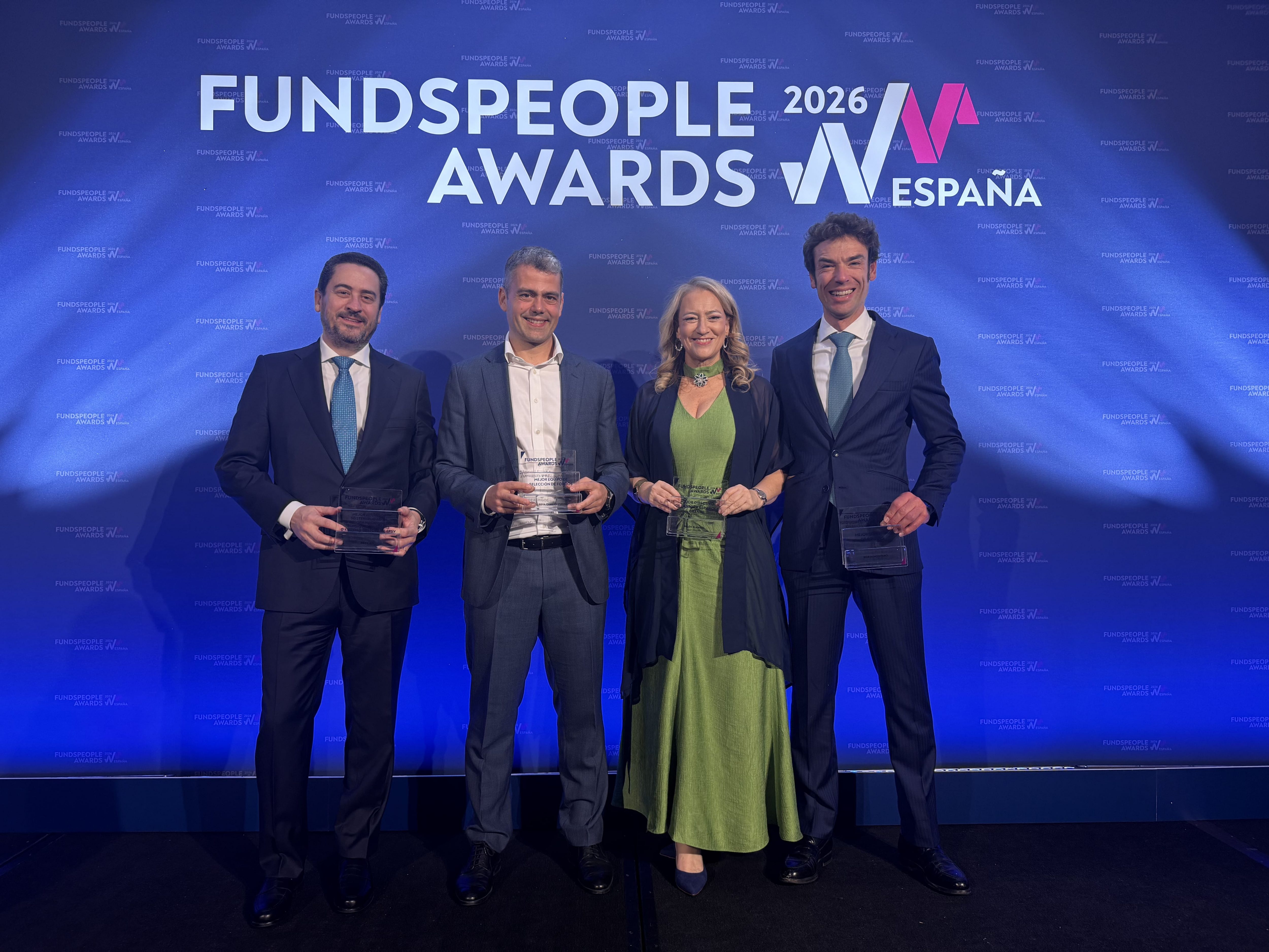 Equipo de BBVA Asset Management y BBVA Quality Funds tras recibir los premios FundsPeople Awards España 2026